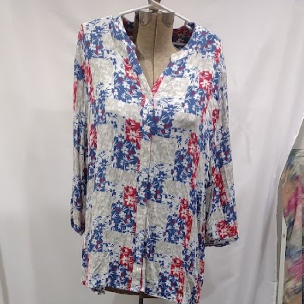 NORTH STYLE BLOUSE 3X NWOT RAYON PATCHWORK FLORAL EXTRA BUTTON 3/4 SLEEVES  3X